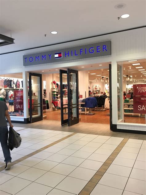 tommy hilfiger store burnaby.